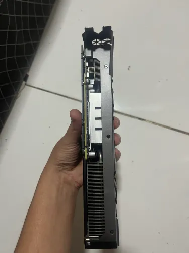 Vendo placa de vídeo 3060 menos de um ano de uso ainda tenho caixa