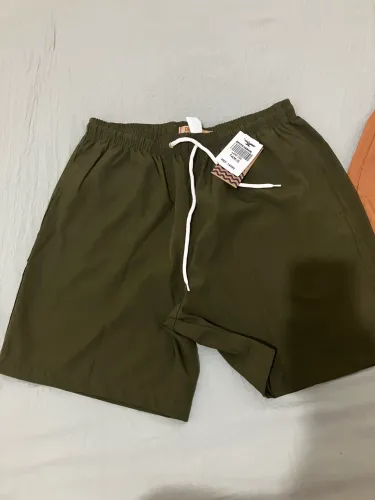 Vende-se blusas e bermudas
