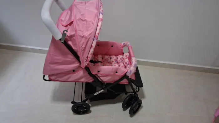 Vendo carrinho de bebe rosa semi novo 