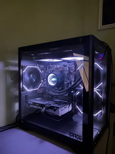 PC GAMER RTX 5050 8GB + RYZEN 7 5700X