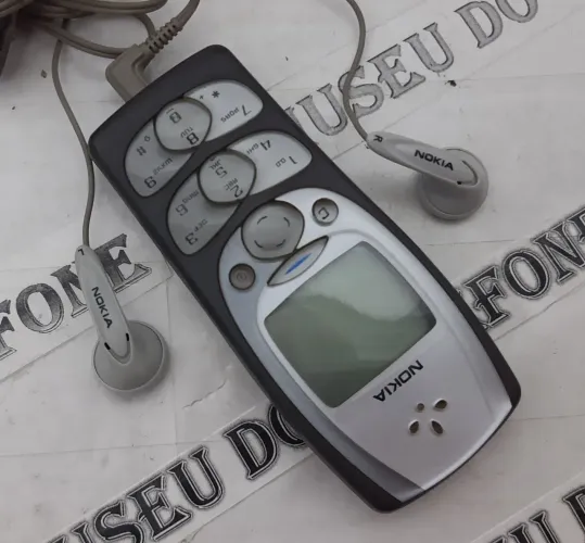 Nokia 2300 celular antigo olho de peixe rádio tuner 2003