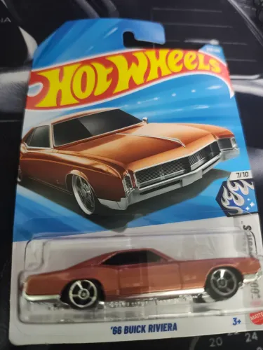 Hotwheels 66 Buick Riviera