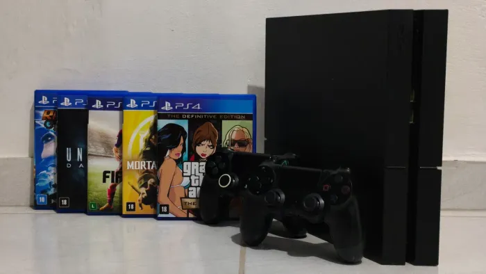 PLAYSTATION 4
