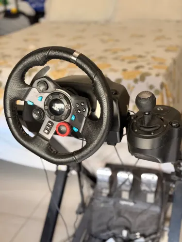 Volante G29 + Câmbio + Pedal e suporte cockpit PS4 PC