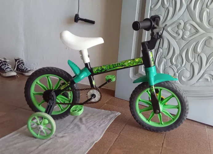 Bicicleta aro 12 do hulk