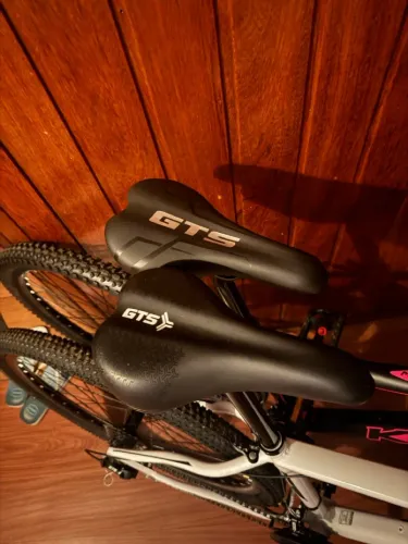 2 assentos novos de bike GTS. NOVOS!!!