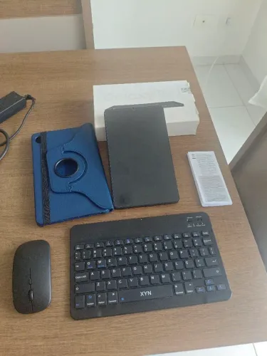 Tablet Samsung Galaxy Tab A9 com Teclado, Mouse, Capa e Caixa