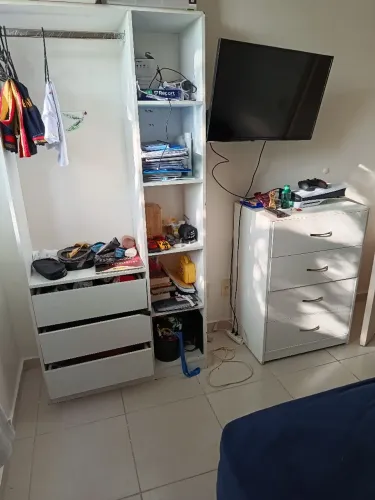 Quadra roupa e cômoda *58