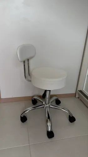 Cadeira Mocho com Encosto Giratório Evolux Cor Branco