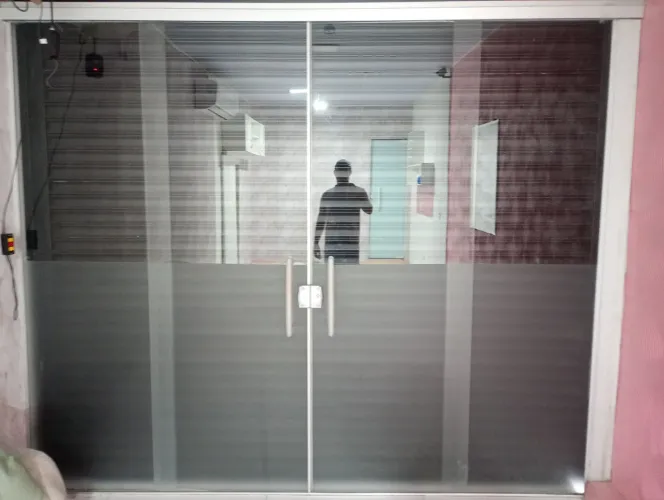vendo Porta de Vidro. 4 folhas.