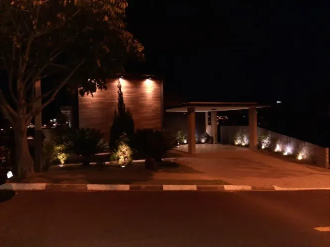 Casa de Luxo em Condomínio: 3 Quartos, 3 Suítes, 3 Salas, 5 Banheiros, 4 Vagas - Bosques d