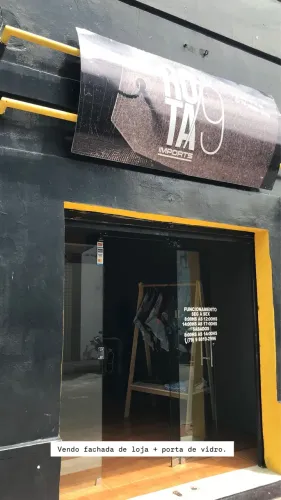 Vendo porta vidro + fachada de loja