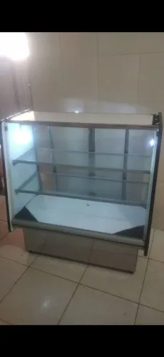 Vendo balcão para pão e salgados bem conservado já vai com LED