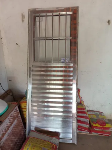 Porta alumínio 2,10x80 com vidro