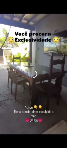 Mesa rústica e exclusiva de mogno