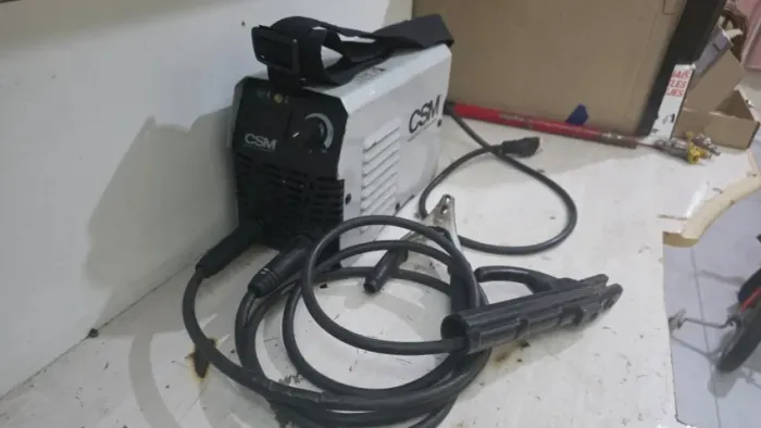 Máquina de solda inversora CSM MMA-120, 120 amperes, 220V.