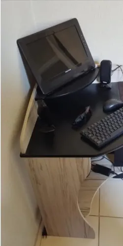 Escrivaninha com PC