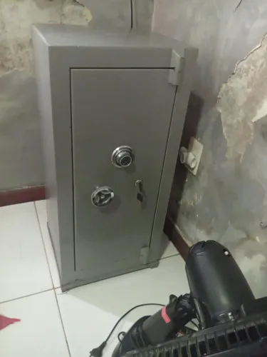 Vendo cofre de aço