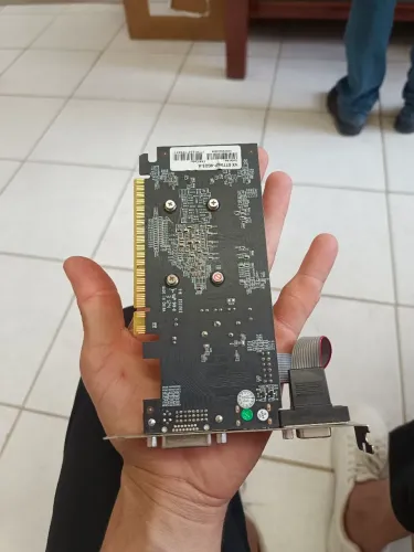 Vendo placa de vídeo GT 730 4gb bem nova 