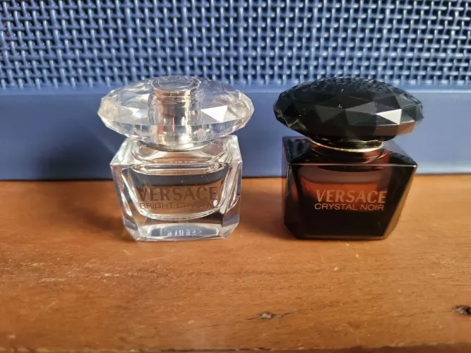 2 miniaturas colecionáveis versace sem caixinhas