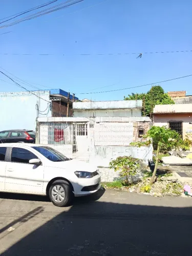 //Casa com quintal e garagem no Vila da Prata