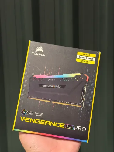 Memória RAM CORSAIR VENGEANCE PRO RGB 3200mhz (2x16gb)