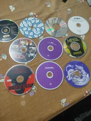Coleção de CDs variados , entrego na região Oeste de BH.