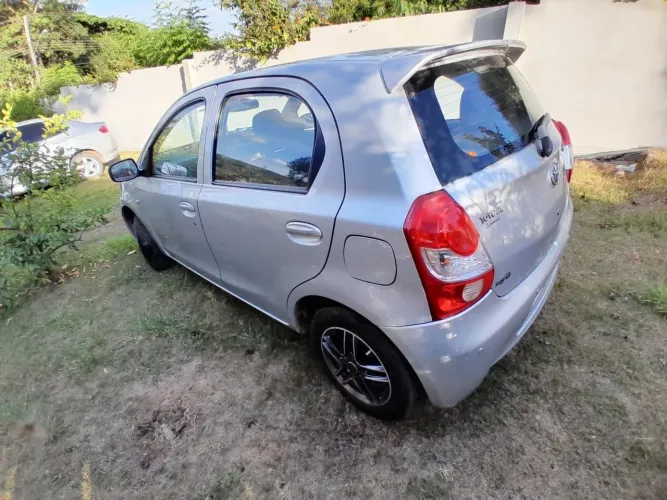 Toyota Etios X 1.3 Flex 16V 5P Mec. 2013