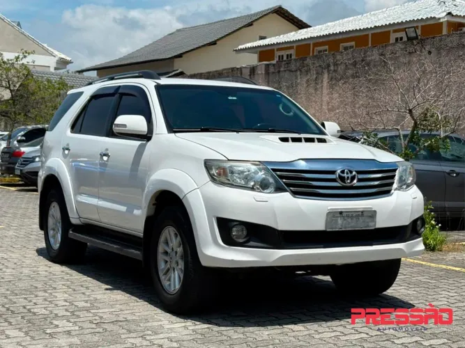 Toyota Hilux SW4 SRV D4-d 4X4 3.0 TDI Dies. AUT 2015