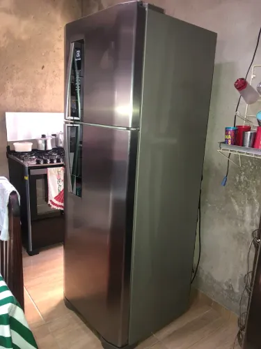 GELADEIRA ELECTROLUX FROSSFREE 