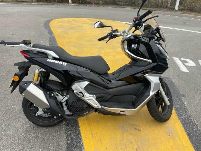 Moto praticamente zero