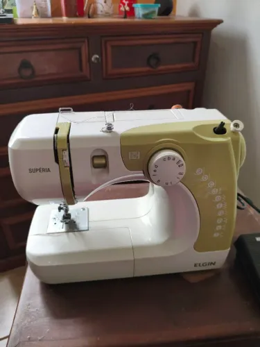 Máquina de Costura Elgin Supéria (JX-2050)