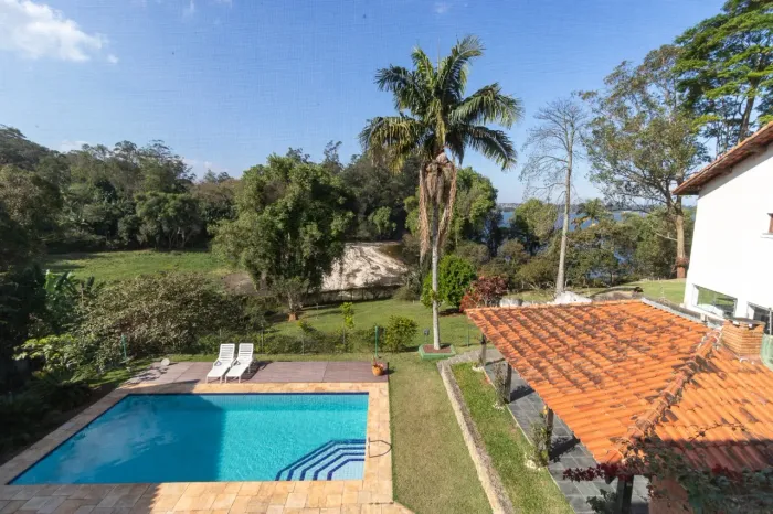 Casa para venda em Guarapiranga com 4 banheiros, 6 vagas, 650m²