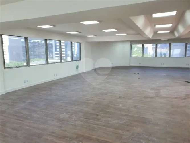 Sala à venda ou para alugar no condomínio Morumbi, São Paulo - SP