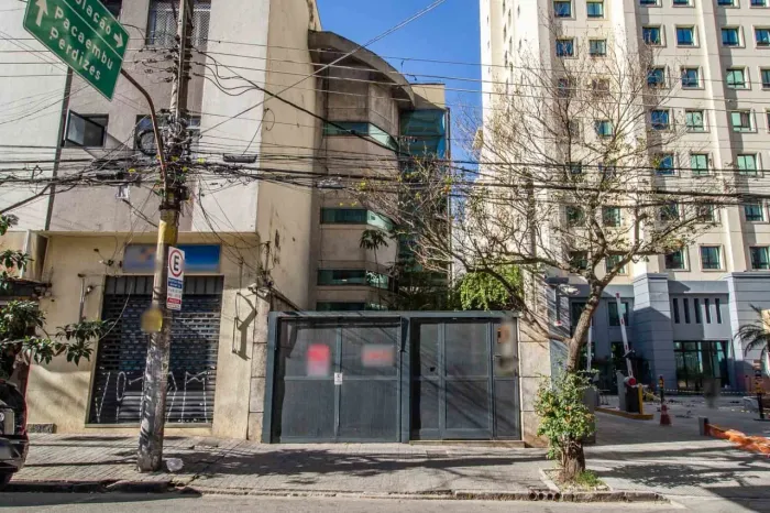Prédio comercial na Rua Capote Valente, 528 1000 m²