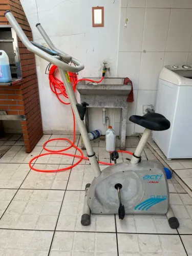 Bicicleta ergométrica ACT fitness Caloi CLB 10