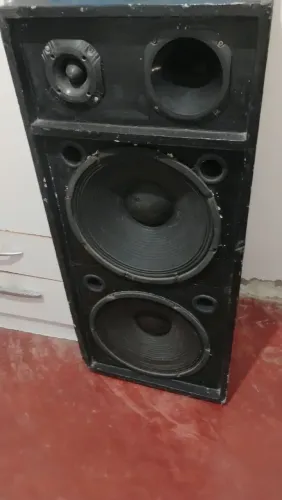 Dois caicha de som passivo