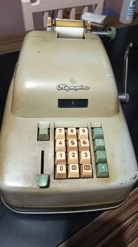 Calculadora Olympia VINTAGE Decada 1950