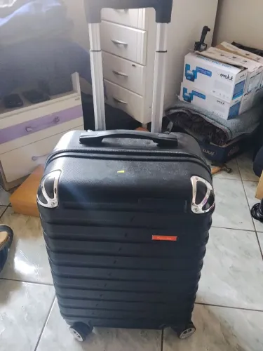 Vendo mala de viagem 40.00 reais tratar Wats 45.9.9838.9922