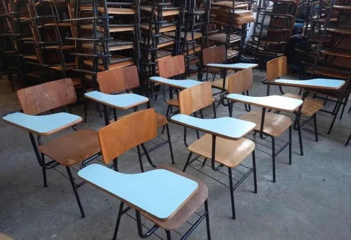 Cadeiras escolares de fórmica
