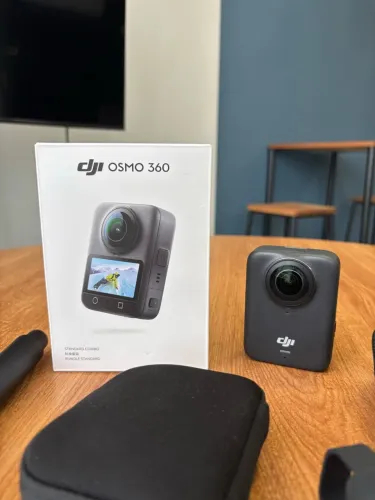 Câmera DJI Osmo 360 Nova com acessórios