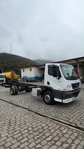 Mercedes Benz 1016 no chassi ano 2016