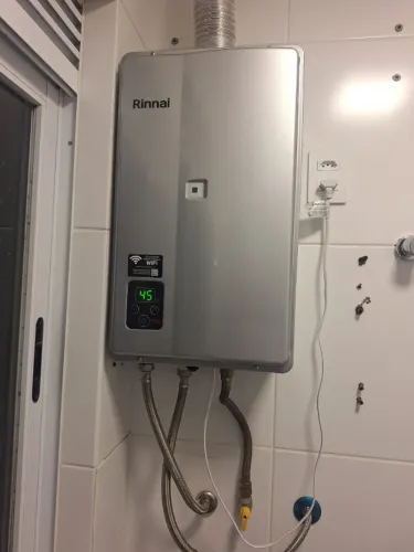 Aquecedor de Água a Gás Instantâneo Rinnai E33 FEH ? 33 Litros/min ? GLP ? Prata ? Digital