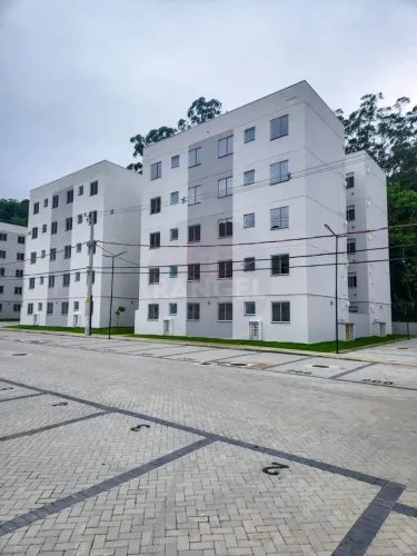 Excelente apartamento dentro de condomínio fechado em Vargem Grande/RJ