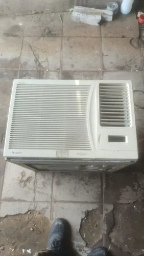 Janeleiro de 10btus pra vende gelado perfeito vai cm controle ainda feito manutenção ja