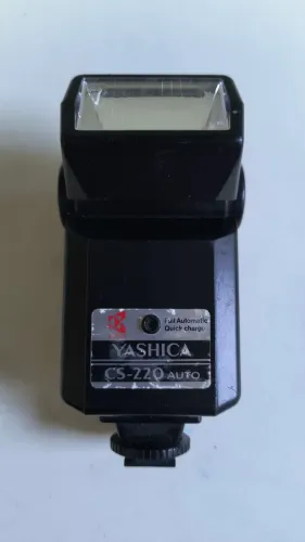 flash eletrônico automático yashica<br>R$ 80 na 1ª compra
