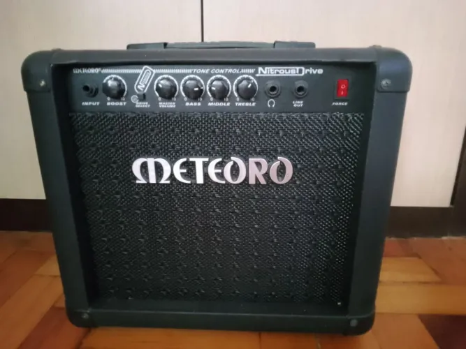 Amplificador de som para guitarra eletrica meteoro