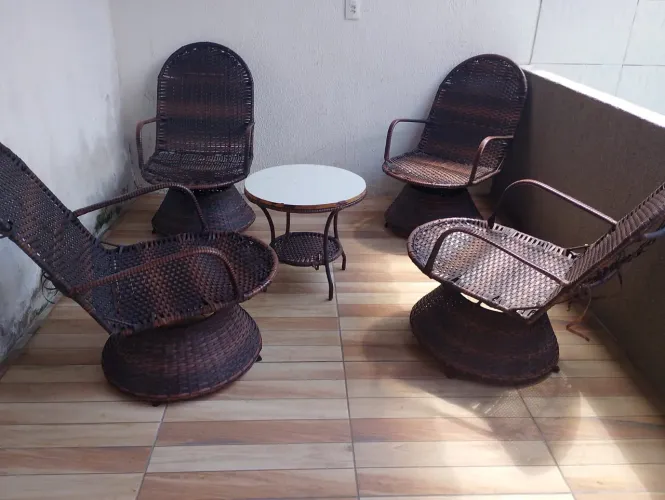 Conjunto de cadeiras de fibra