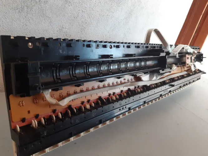Kit Chassi Com Teclas + Réguas e Borrachas P/Teclado Yamaha PSR 550/540