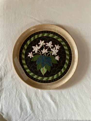 Prato em cerâmica pintado a mão anos 80 para decorar ou servir.
